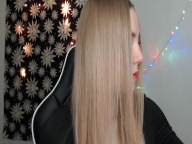 Live sex webcam photo for MagicElfie #271481289