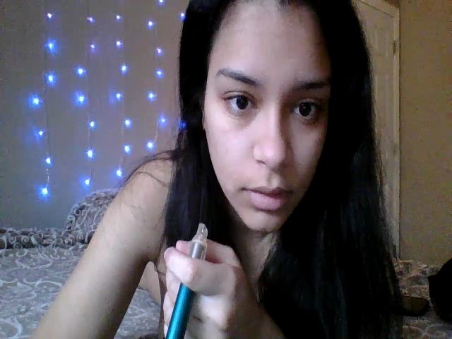 Live sex webcam photo for Adrianaxo1 #271477347