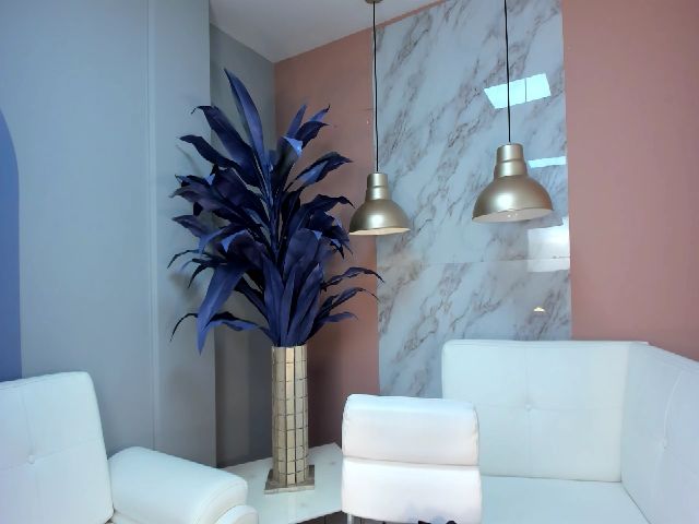 Live sex webcam photo for MyleRose #271475478