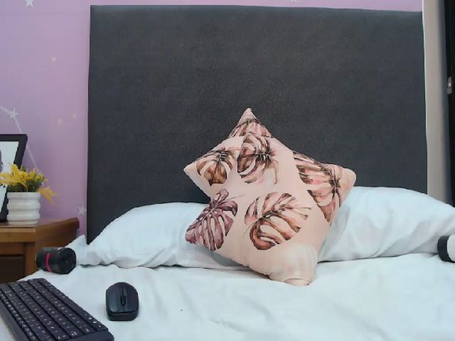 Live sex webcam photo for Lucy_mayer24 #271472762