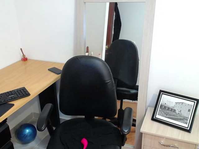 Live sex webcam photo for ebone21 #271472121