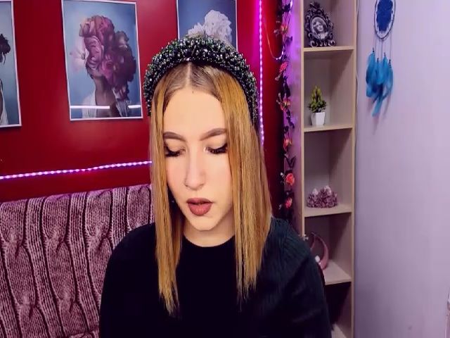 Live sex webcam photo for ViolaRose #271477229