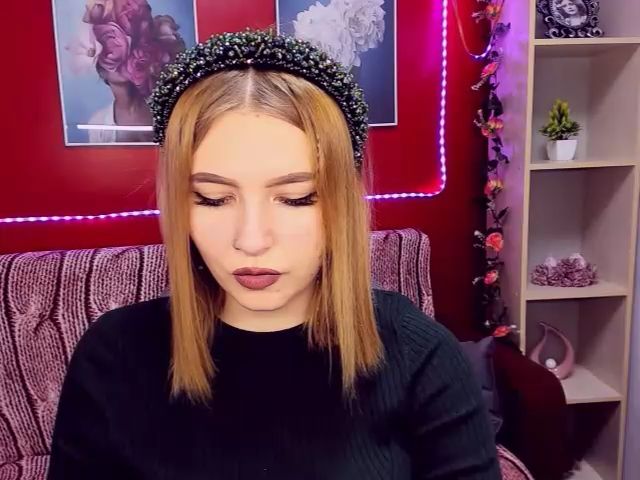 Live sex webcam photo for ViolaRose #271480280