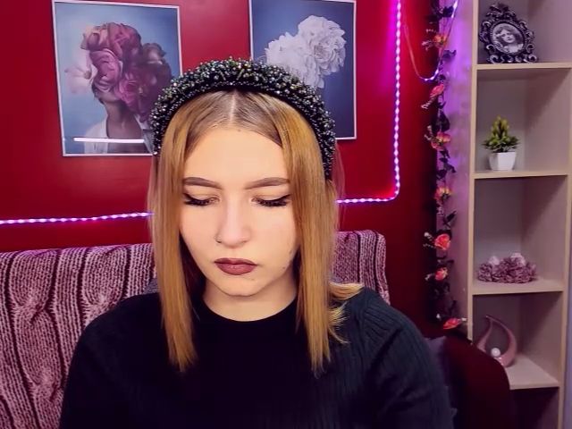 Live sex webcam photo for ViolaRose #271480462