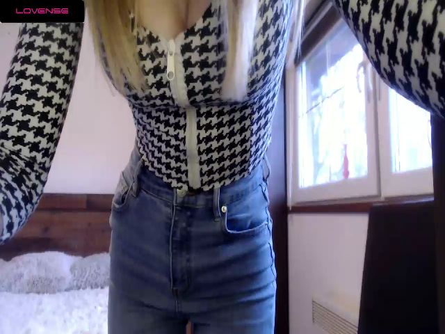 Live sex webcam photo for Sweet4you_ #271473900