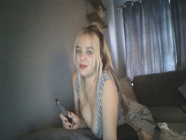 Live sex webcam photo for TILLY2021 #271476380