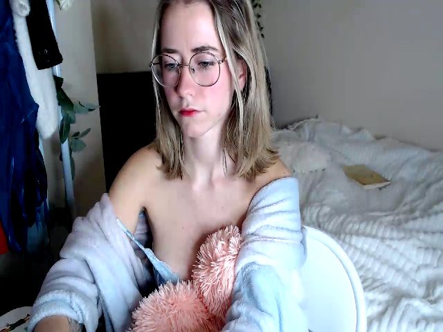 Live sex webcam photo for lilianabloom #271482479