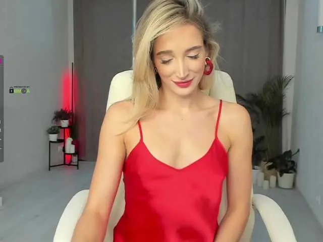 Live sex webcam photo for HOT-MOLLY #271493579