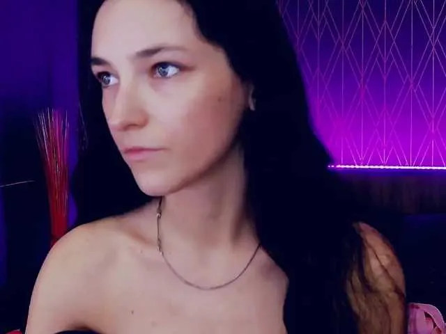 Live sex webcam photo for KariNeal #271490891