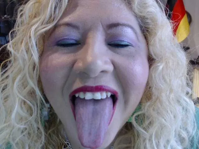 Live sex webcam photo for germanqueen #271490470