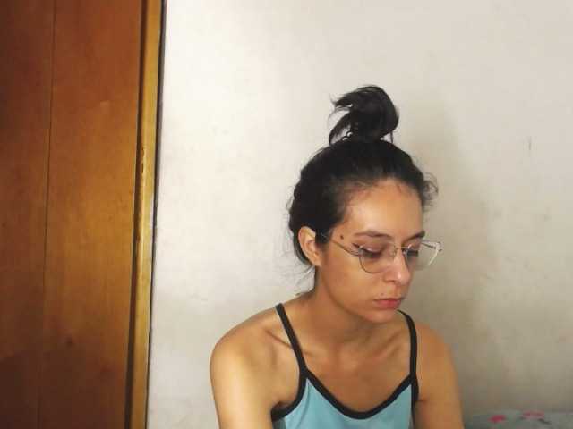 Live sex webcam photo for Maddyebela24 #271487859