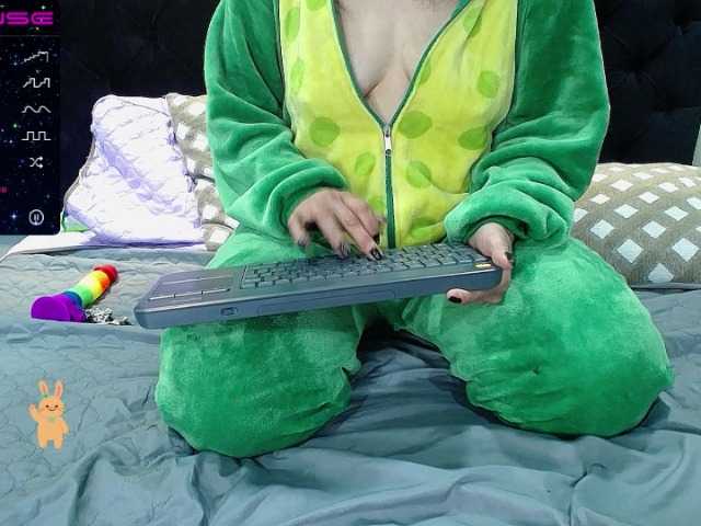 Live sex webcam photo for lola-vonnyroc #271494719