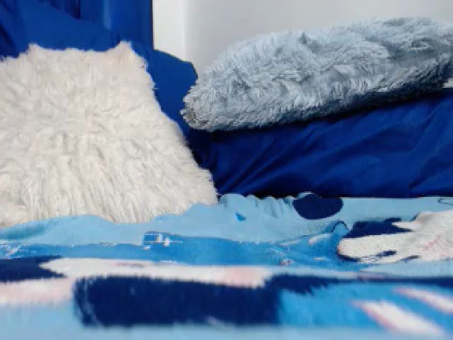 Live sex webcam photo for Honey21_ #271493397