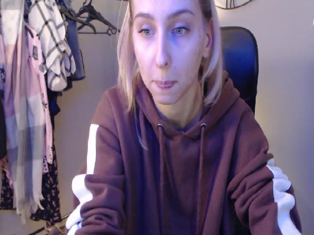 Live sex webcam photo for DIRTYgianna #271491919