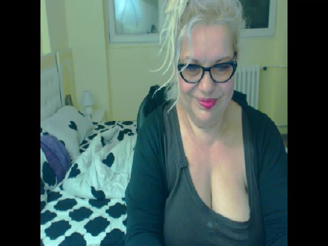 Live sex webcam photo for SonyaHotMilf #271493341