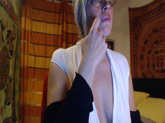 Live sex webcam photo for Kikka_joy #271492580