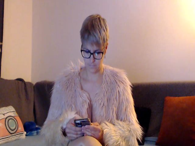 Live sex webcam photo for IamMiky #271496100