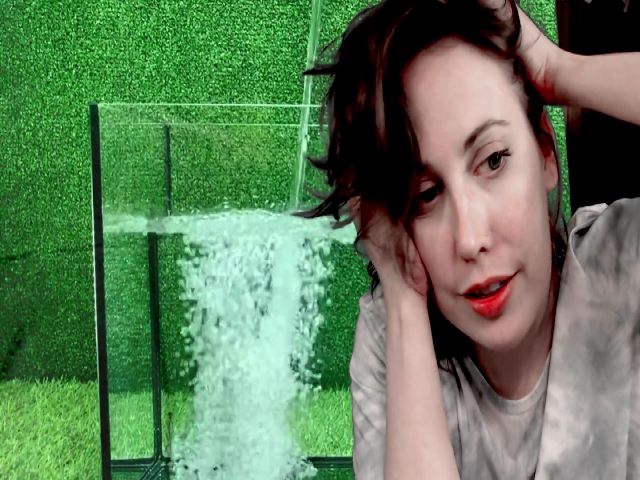 Live sex webcam photo for ElliePiper #271485549