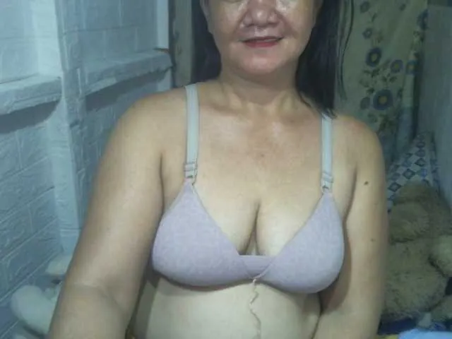 Live sex webcam photo for sexxyicee69 #271490928