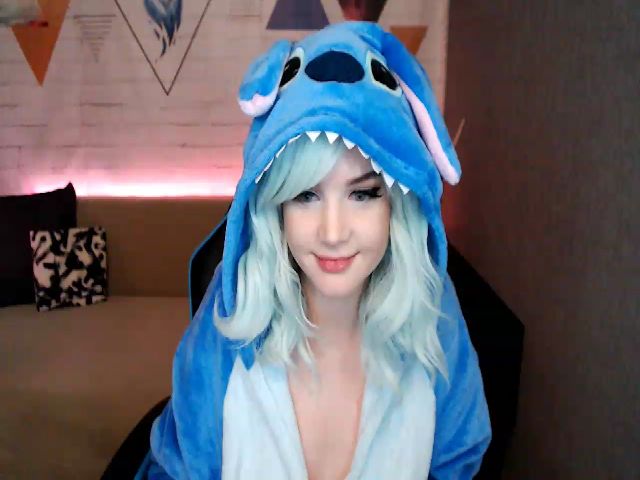 Live sex webcam photo for MonicaHigh #271485952