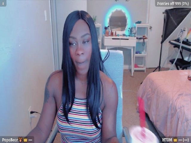 Live sex webcam photo for TiaBear #271492088