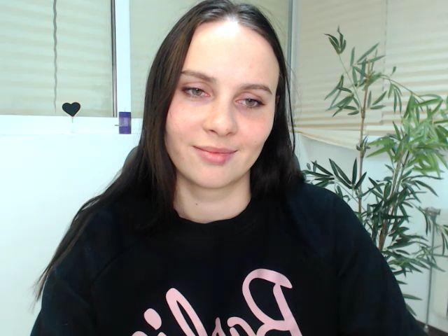 Live sex webcam photo for KendraLei #271492304