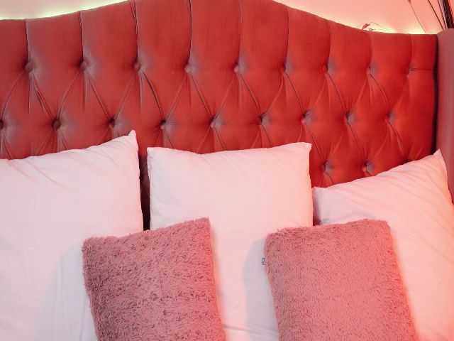 Live sex webcam photo for Kat_Jolie #271496016