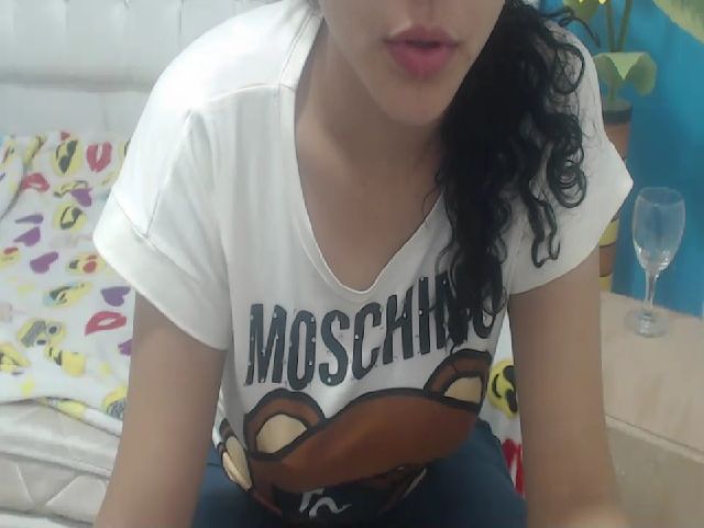 Live sex webcam photo for Viviana222 #271496861