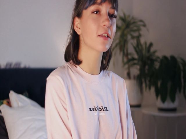 Live sex webcam photo for DaisyKeen #271487889