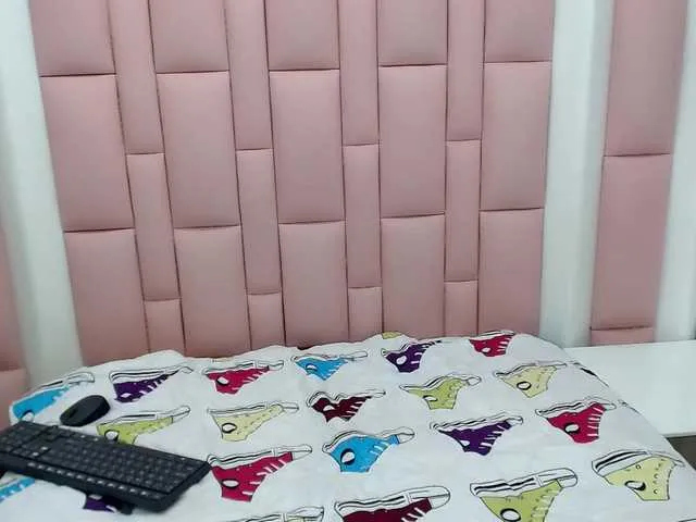 Live sex webcam photo for MollyPatrick2 #271484006