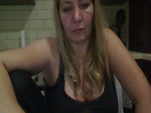 Live sex webcam photo for HeyHeyGrey #271485070