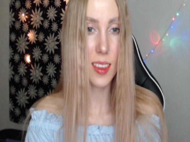 Live sex webcam photo for MagicElfie #271496660