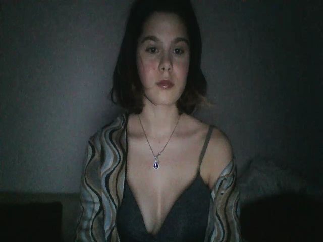 Live sex webcam photo for AriahKiss #271495727