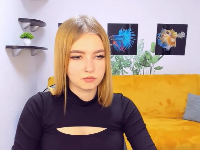 Live sex webcam photo for ViolaRose #271496345