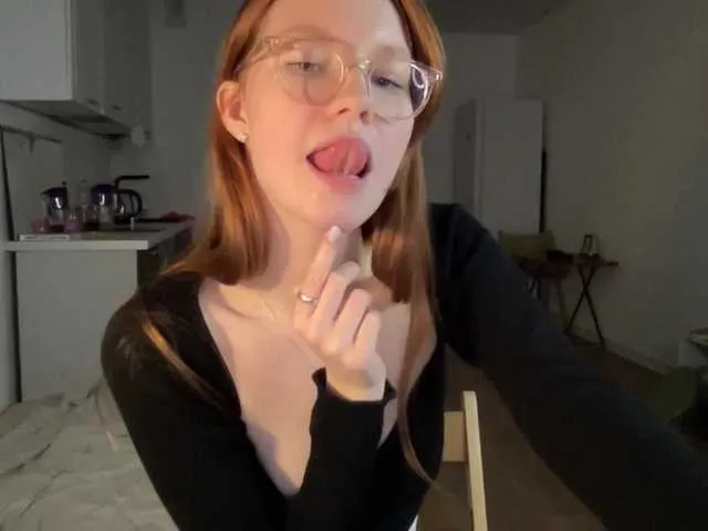 Live sex webcam photo for EmilyBr0wn #271493718