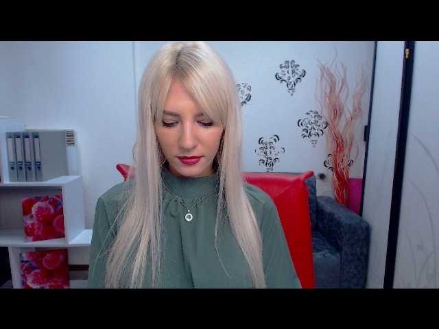 Live sex webcam photo for Aurora5 #271487359