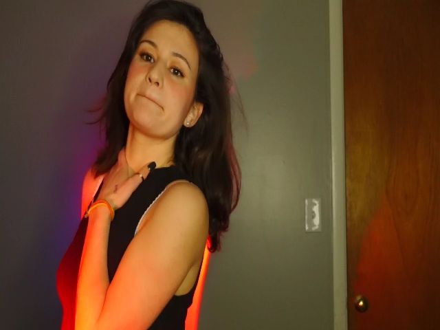 Live sex webcam photo for OliveFox #271486450