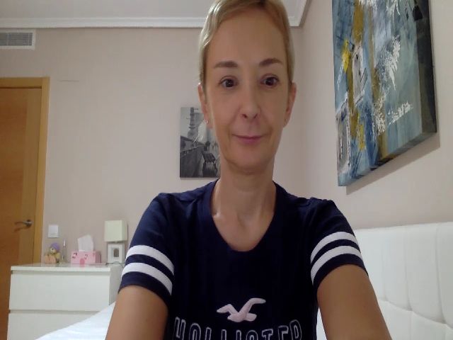 Live sex webcam photo for Aimee_Angel #271492386