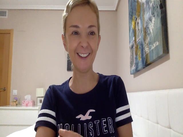 Live sex webcam photo for Aimee_Angel #271492957