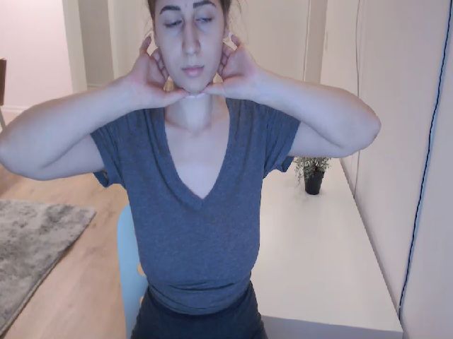 Live sex webcam photo for Sexy_kira00 #271486585