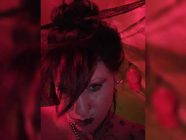 Live sex webcam photo for Eviillolabuni #271484597