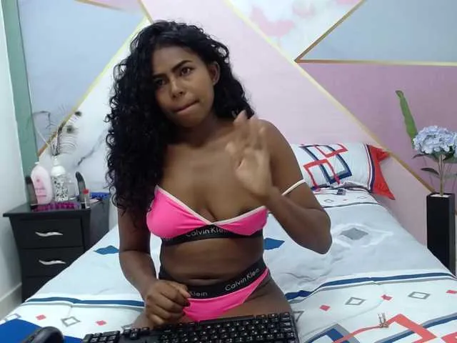 Live sex webcam photo for TiffanyBaker #271498289