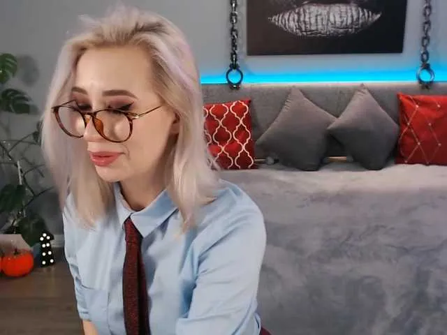 Live sex webcam photo for PrettyKara #271501466