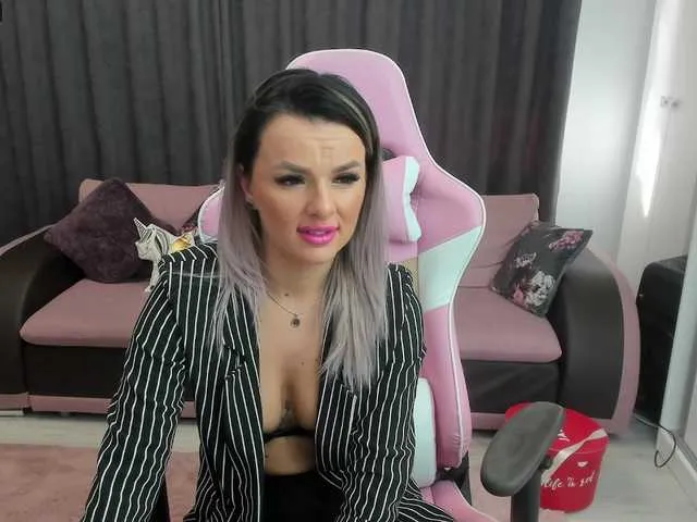 Live sex webcam photo for AprillChasse1 #271505210