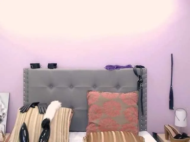 Live sex webcam photo for CameronStars #271498215