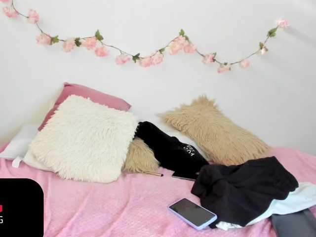 Live sex webcam photo for Charlotte-mwc #271505527