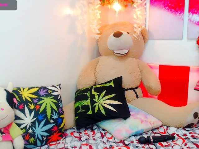 Live sex webcam photo for Cahiyaa #271505662