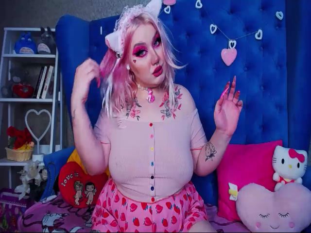 Live sex webcam photo for CurvyAlyce19 #271501158