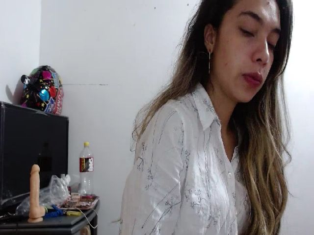 Live sex webcam photo for LaraSmiith_ #271503894