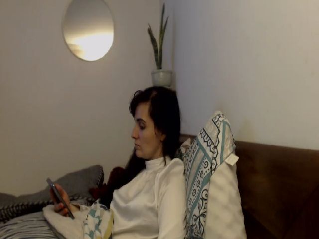 Live sex webcam photo for isabellazee2 #271499582